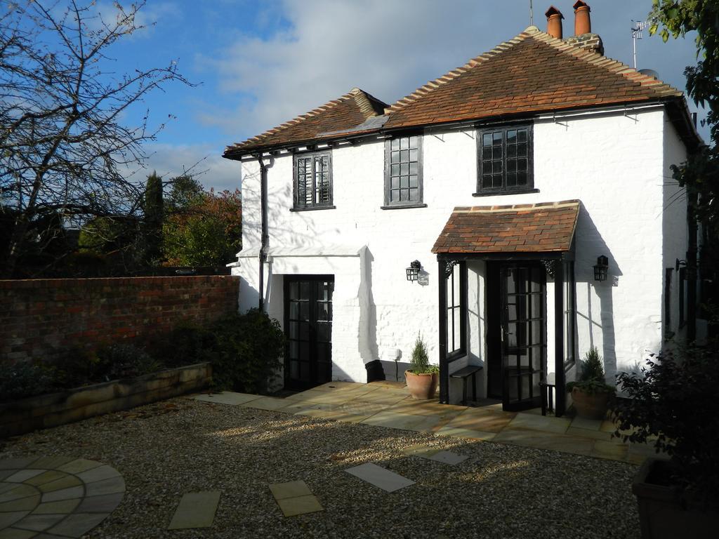 Henry VIII Cottage In The Heart Of Henley ภายนอก รูปภาพ